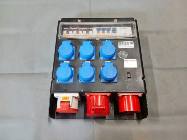 Verteiler CEE 32A auf 1x CEE 32A, 1x CEE 16A, 6x Schuko