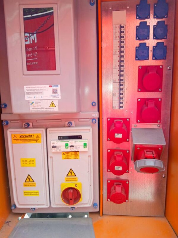 Verteiler (Stahlgehäuse) mit Zählerplatz 63A, Trenner NH00/Sammelschiene auf 1x CEE 63A, 2x CEE 32A, 3x CEE 16A, 6x Schuko, 1x PE-Dinse – Bild 7
