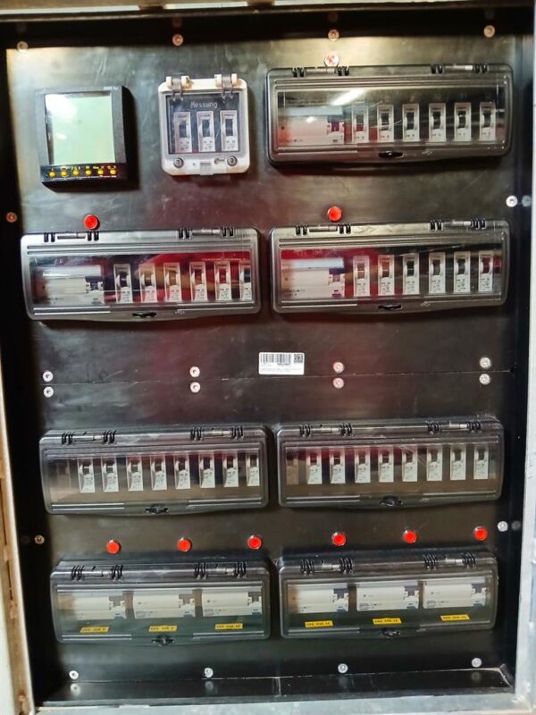 Verteiler Powerlock 400A auf 1x Powerlock 400A, 4x CEE 63A, 2x CEE 32A, 4x CEE 16A, 12x Schuko, 1x PE-Dinse – Bild 6