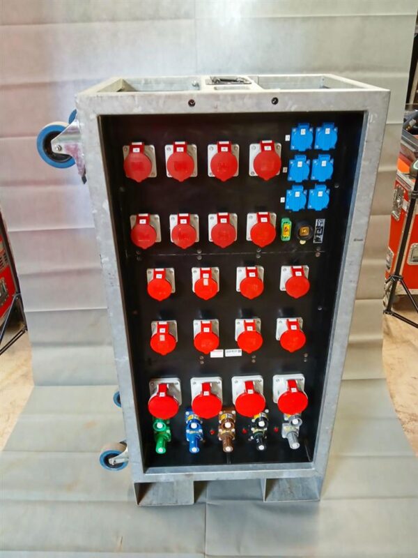 Verteiler Powerlock 400A auf 1x Powerlock 400A, 4x CEE 63A, 4x CEE 32A, 12x CEE 16A, 6x Schuko, 1x cPot, 1x PE-Dinse