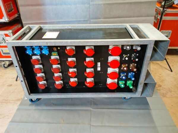 Verteiler Powerlock 400A auf 1x Powerlock 400A, 4x CEE 63A, 4x CEE 32A, 12x CEE 16A, 6x Schuko, 1x cPot, 1x PE-Dinse – Bild 4