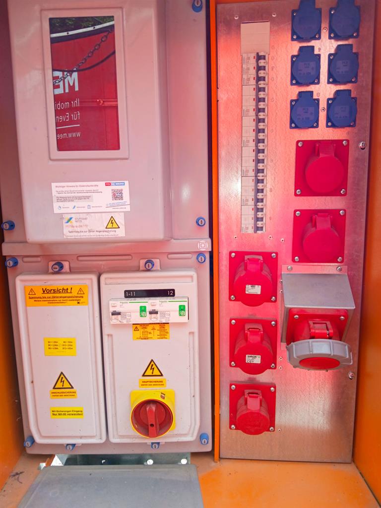Verteiler (Stahlgehäuse) mit Zählerplatz 63A, Trenner NH00/Sammelschiene auf 1x CEE 63A, 2x CEE 32A, 3x CEE 16A, 6x Schuko, 1x PE-Dinse – Bild 7