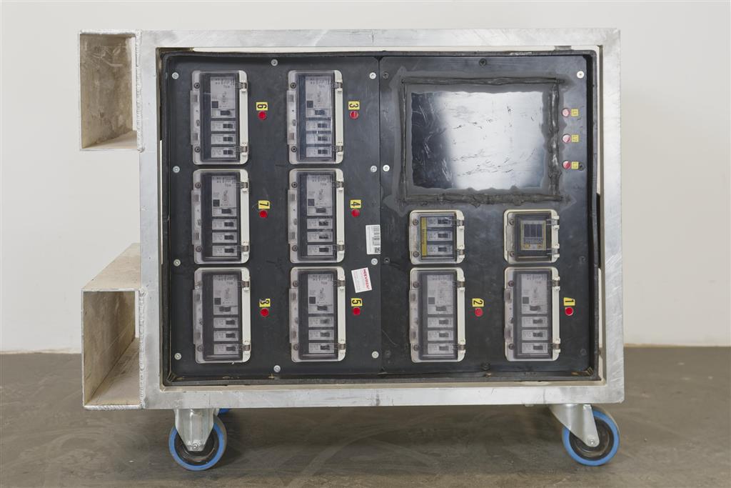 Verteiler Powerlock 400A auf 1x Powerlock 400A, 8x CEE 63A, 1x PE-Dinse