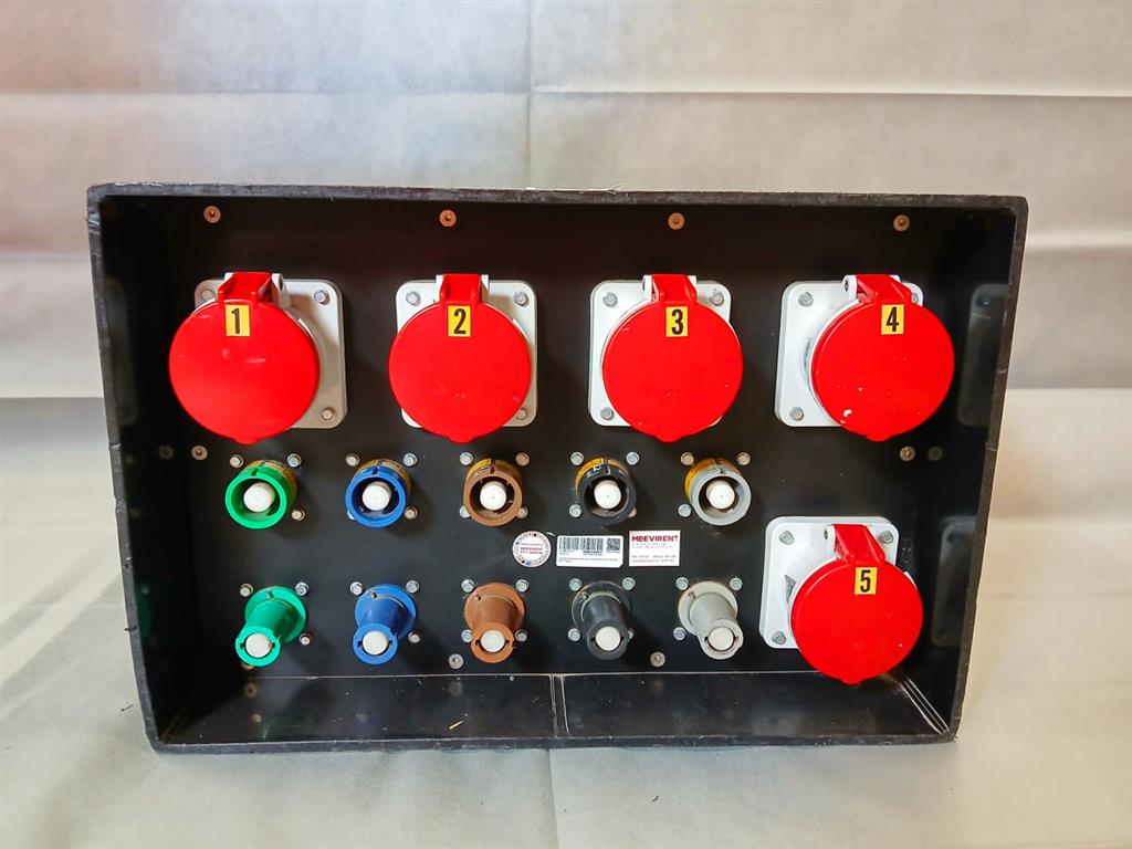 Verteiler Powerlock 400A auf 1x Powerlock 400A, 5x CEE 63A, 1x PE-Dinse