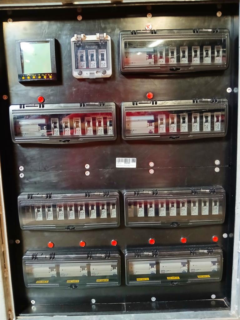 Verteiler Powerlock 400A auf 1x Powerlock 400A, 4x CEE 63A, 2x CEE 32A, 4x CEE 16A, 12x Schuko, 1x PE-Dinse – Bild 6