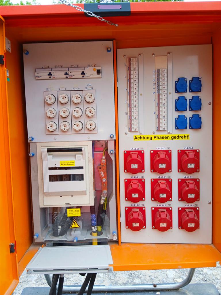 Verteiler (Stahlgehäuse) 160A, Powerlock 315A auf 9x CEE 32A, 6x Schuko, 1x PE-Dinse
